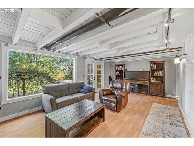 4033 Sw GALEBURN St, Portland, OR 97219