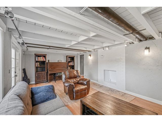 4033 Sw GALEBURN St, Portland, OR 97219