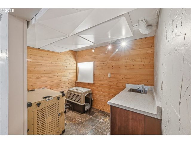 4033 Sw GALEBURN St, Portland, OR 97219