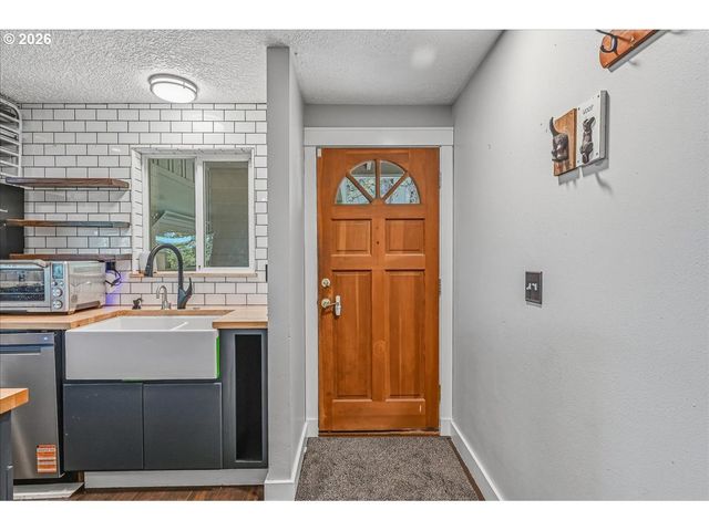 4033 Sw GALEBURN St, Portland, OR 97219