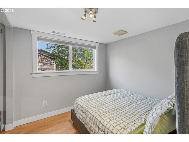 4033 Sw GALEBURN St, Portland, OR 97219