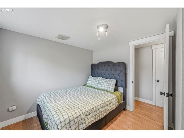 4033 Sw GALEBURN St, Portland, OR 97219