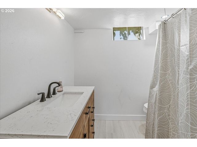 4033 Sw GALEBURN St, Portland, OR 97219