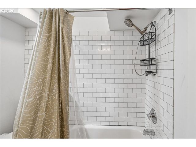4033 Sw GALEBURN St, Portland, OR 97219