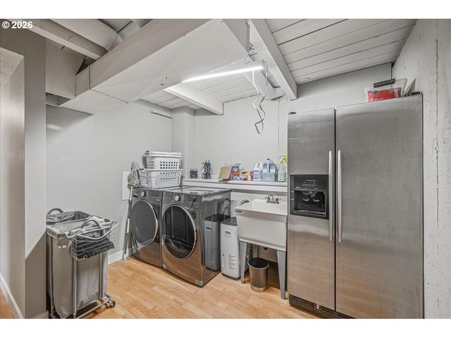 4033 Sw GALEBURN St, Portland, OR 97219