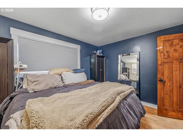 4033 Sw GALEBURN St, Portland, OR 97219