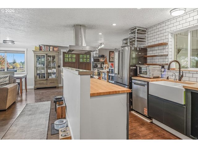 4033 Sw GALEBURN St, Portland, OR 97219