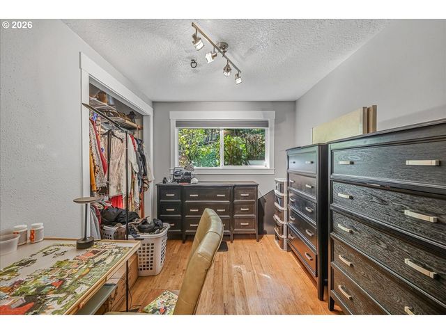 4033 Sw GALEBURN St, Portland, OR 97219