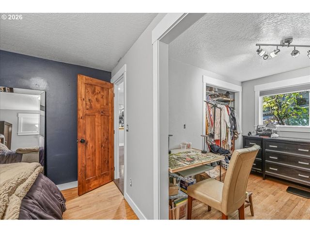 4033 Sw GALEBURN St, Portland, OR 97219