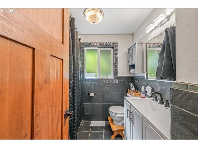 4033 Sw GALEBURN St, Portland, OR 97219