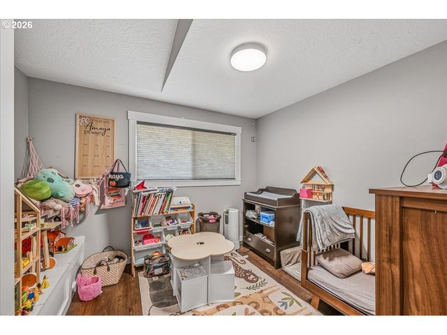 4033 Sw GALEBURN St, Portland, OR 97219