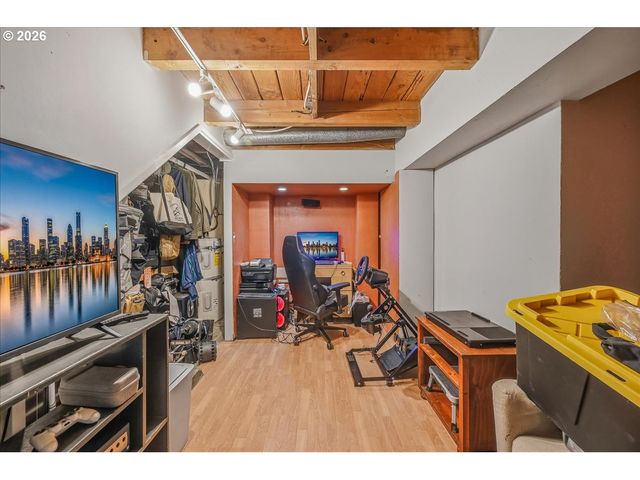 4033 Sw GALEBURN St, Portland, OR 97219