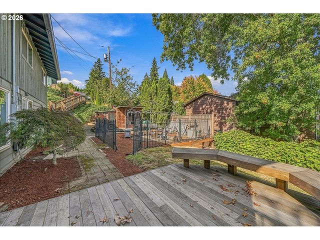 4033 Sw GALEBURN St, Portland, OR 97219