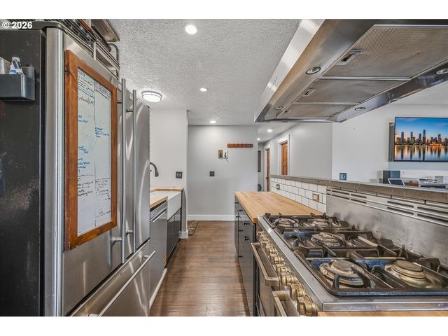 4033 Sw GALEBURN St, Portland, OR 97219