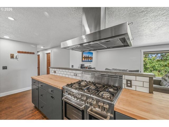 4033 Sw GALEBURN St, Portland, OR 97219