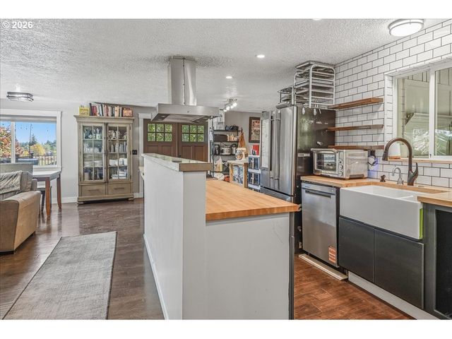 4033 Sw GALEBURN St, Portland, OR 97219