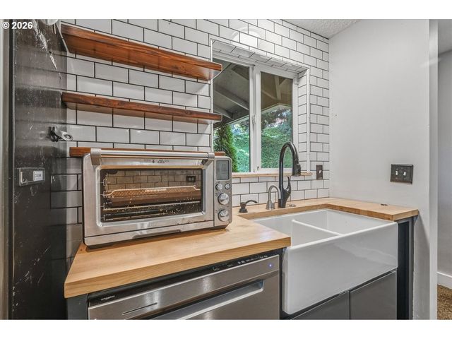 4033 Sw GALEBURN St, Portland, OR 97219