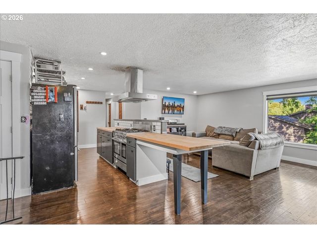 4033 Sw GALEBURN St, Portland, OR 97219