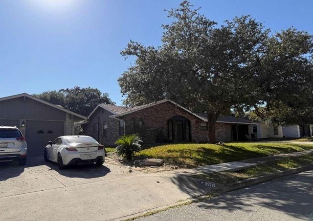 310 De Soto Drive, Universal City, TX 78148