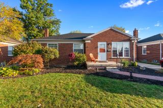 20707 Elizabeth Street, Saint Clair Shores City, MI 48080