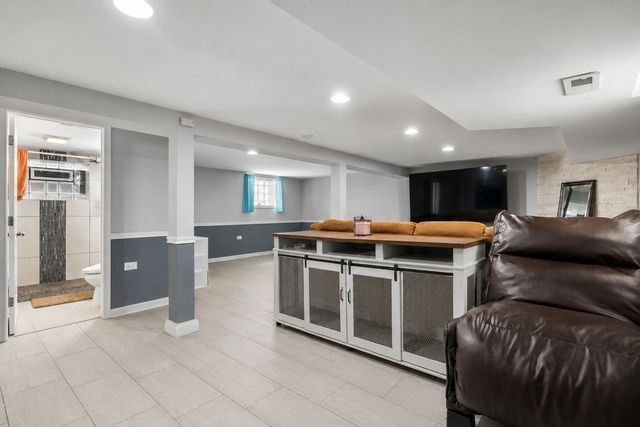 10029 S Indiana Avenue, Chicago, IL 60628