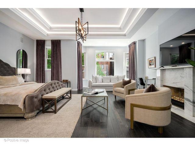 32 E BELLEVUE Place, Chicago, IL 60611