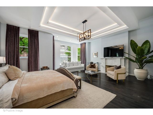 32 E BELLEVUE Place, Chicago, IL 60611