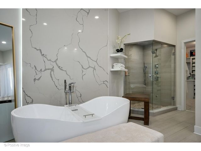 32 E BELLEVUE Place, Chicago, IL 60611