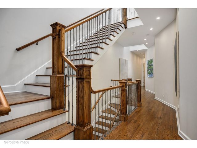 32 E BELLEVUE Place, Chicago, IL 60611