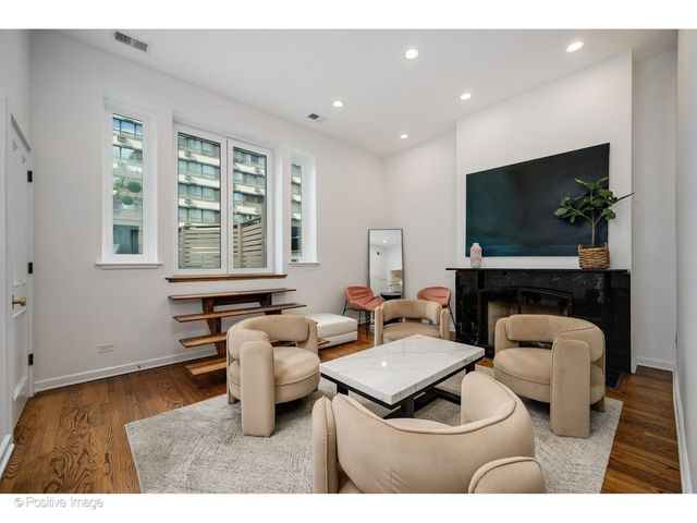32 E BELLEVUE Place, Chicago, IL 60611