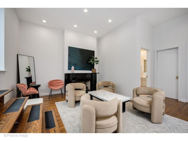 32 E BELLEVUE Place, Chicago, IL 60611
