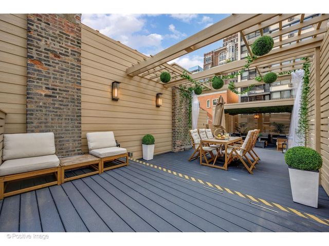 32 E BELLEVUE Place, Chicago, IL 60611