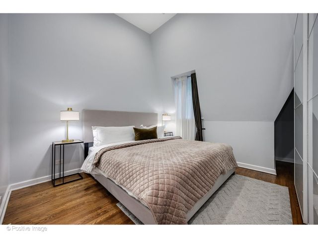 32 E BELLEVUE Place, Chicago, IL 60611