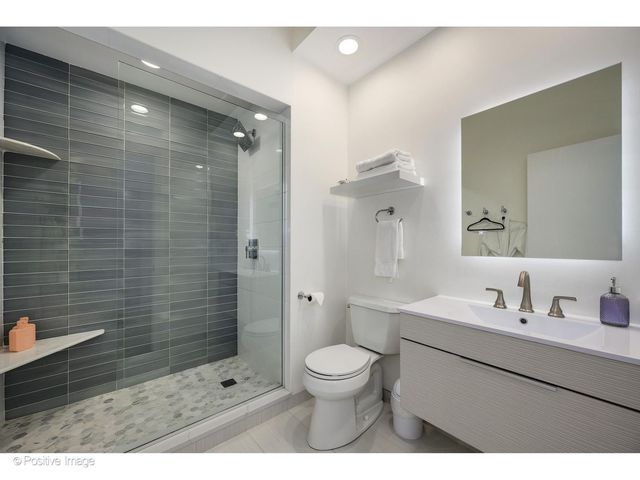 32 E BELLEVUE Place, Chicago, IL 60611