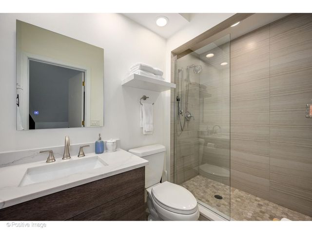 32 E BELLEVUE Place, Chicago, IL 60611
