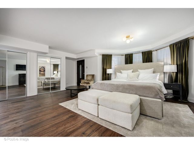 32 E BELLEVUE Place, Chicago, IL 60611