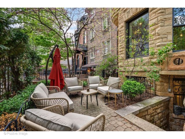 32 E BELLEVUE Place, Chicago, IL 60611
