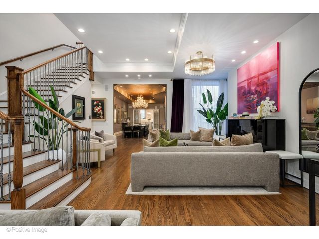 32 E BELLEVUE Place, Chicago, IL 60611