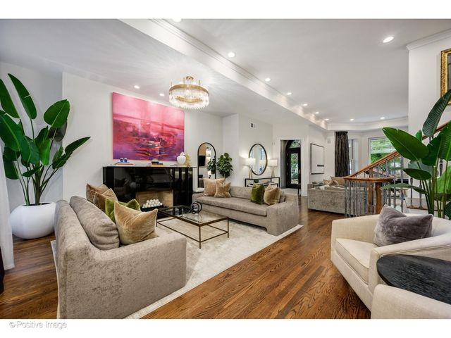 32 E BELLEVUE Place, Chicago, IL 60611
