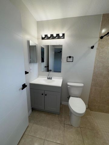 618 NE 1st Street A, Boynton Beach, FL 33435