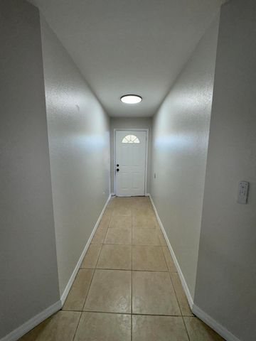 618 NE 1st Street A, Boynton Beach, FL 33435