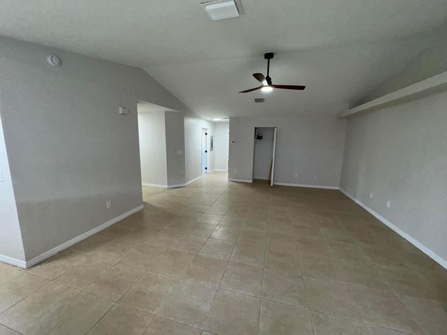 618 NE 1st Street A, Boynton Beach, FL 33435