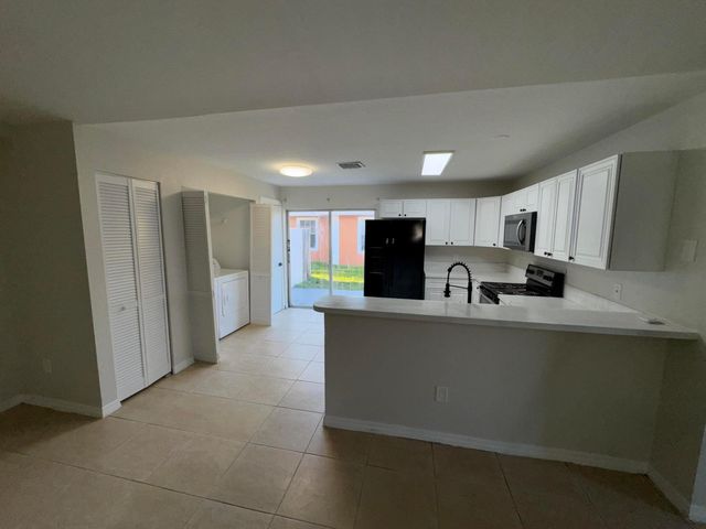 618 NE 1st Street A, Boynton Beach, FL 33435