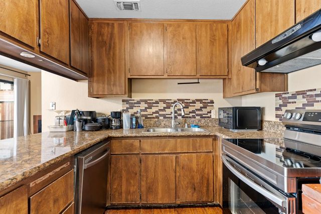 3006 53rd St, Sacramento, CA 95820