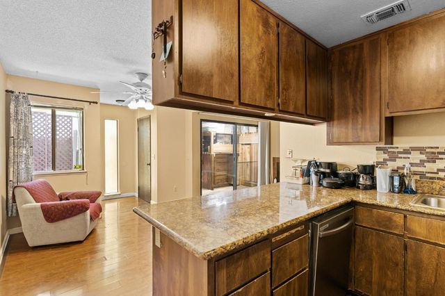 3006 53rd St, Sacramento, CA 95820
