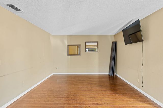 3006 53rd St, Sacramento, CA 95820