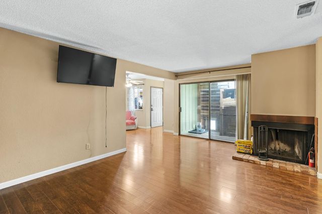 3006 53rd St, Sacramento, CA 95820