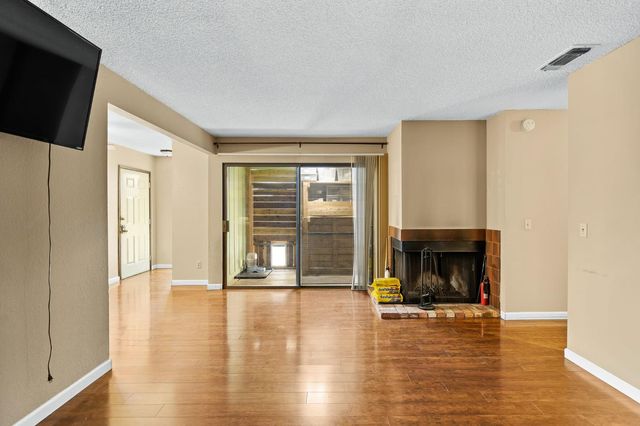 3006 53rd St, Sacramento, CA 95820