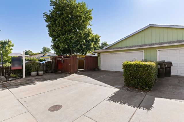 3006 53rd St, Sacramento, CA 95820