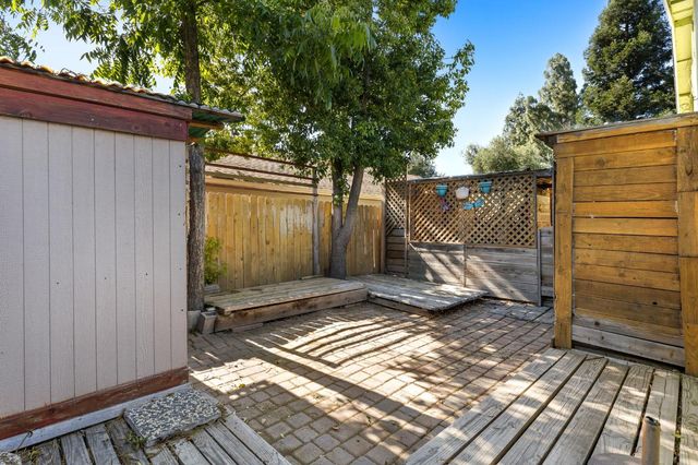 3006 53rd St, Sacramento, CA 95820